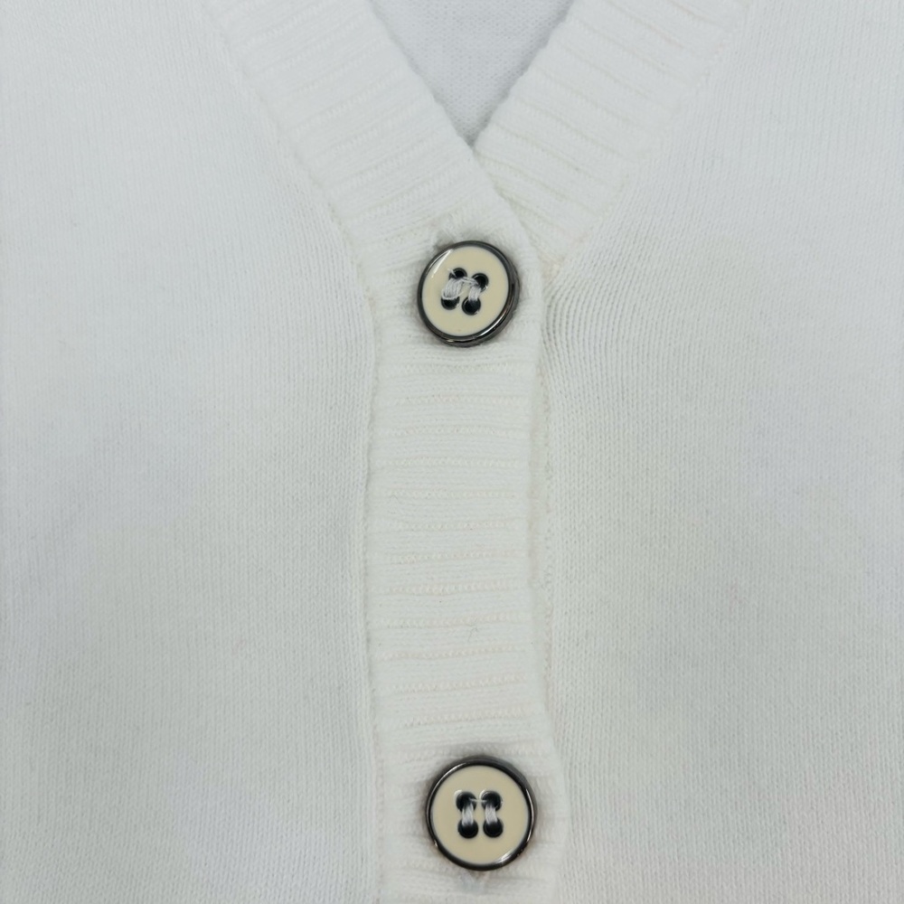 Denim&Co Essentials Short Sleeve White Button Down 2 Pockets Sweater Sz M NWOT - Picture 3 of 7